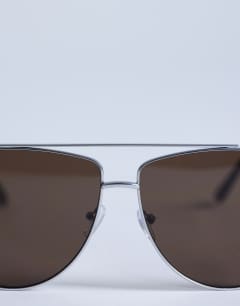 Model wearing Croatia aviator metal frame sunglasses in silver