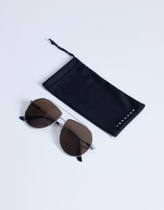 Model wearing Croatia aviator metal frame sunglasses in silver