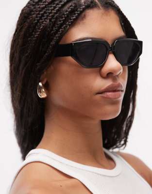 Topshop - Croatia - Eckige Cat-Eye-Sonnenbrille in Schwarz