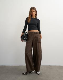 Model wearing Crop sleeve clean raglan top in black