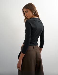 Model wearing Crop sleeve clean raglan top in black