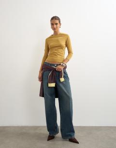 Model wearing Crop sleeve clean raglan top in ochre