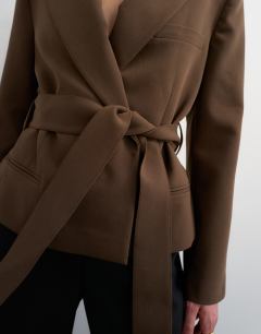 Model wearing Cropped belted boxy blazer in chocolate