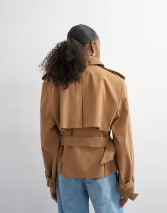 Model wearing Cropped funnel neck trench in camel