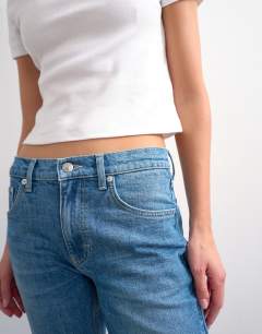 Model wearing Cropped kick flare in mid blue