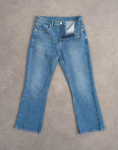 Model wearing Cropped kick flare in mid blue