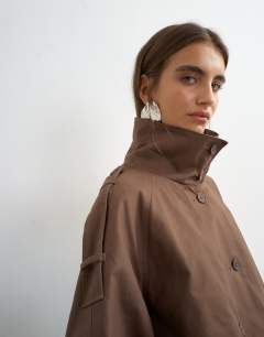 Model wearing Cropped trench in brown