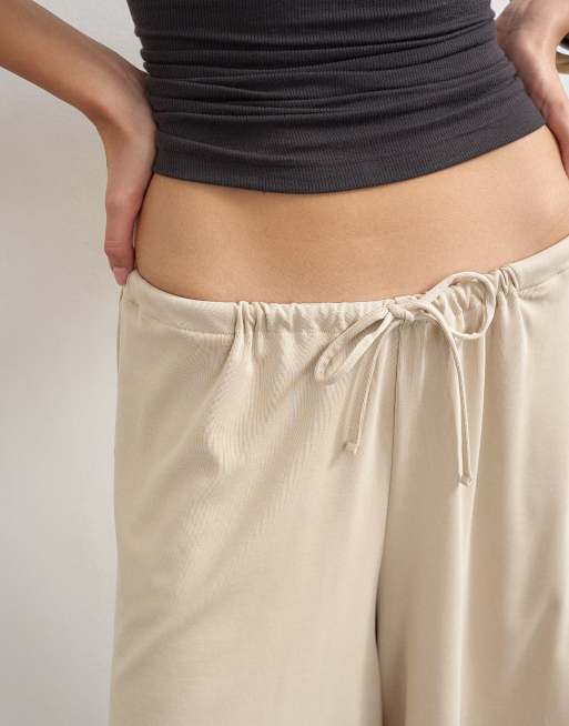 Topshop cupro bermuda drawstring shorts in cream, 3 of 5