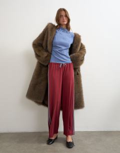 Model wearing Cupro cropped sporty jogger in red