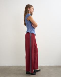 Model wearing Cupro cropped sporty jogger in red