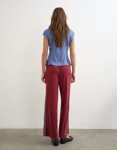 Model wearing Cupro cropped sporty jogger in red