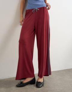 Model wearing Cupro cropped sporty jogger in red