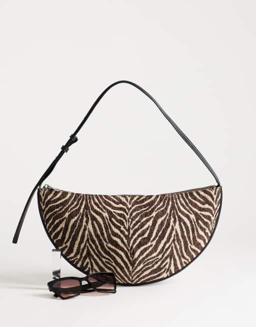 Topshop - Curly - Bolso de hombro mediano redondeado con estampado de cebra de lona, 2 de 4