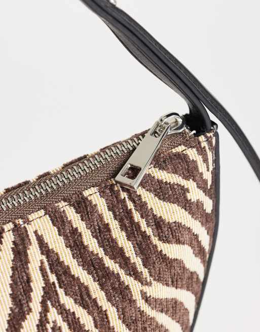 Topshop - Curly - Bolso de hombro mediano redondeado con estampado de cebra de lona, 3 de 4