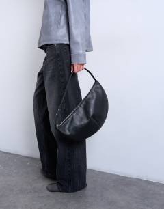 Curly scoop shoulder bag in black