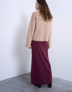 Model wearing Curpo ruched maxi skirt with hitch side detail in burgundy