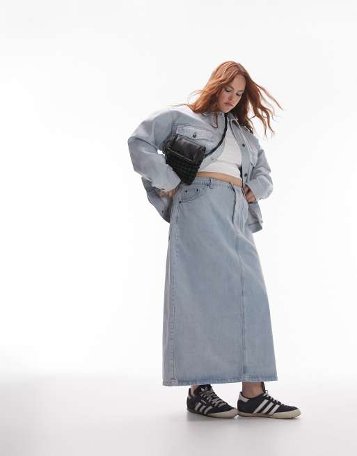 Topshop curve denim maxi skirt in bleach wash. High rise with Belt loops, Five pockets, Regular fit and zip and button fastening. 
