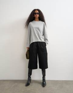 Curve hem raglan sleeve skater t-shirt in grey