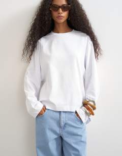 Curve hem raglan sleeve skater t-shirt in white