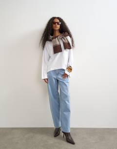 Model wearing Curve hem raglan sleeve skater t-shirt in white