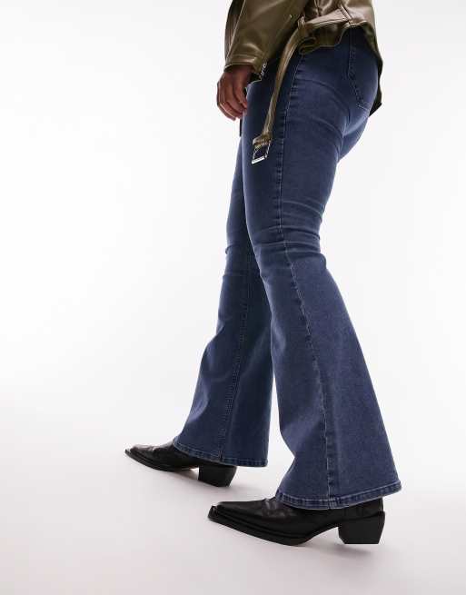 Topshop Curve Joni flare jeans in mid blue, 2 of 4