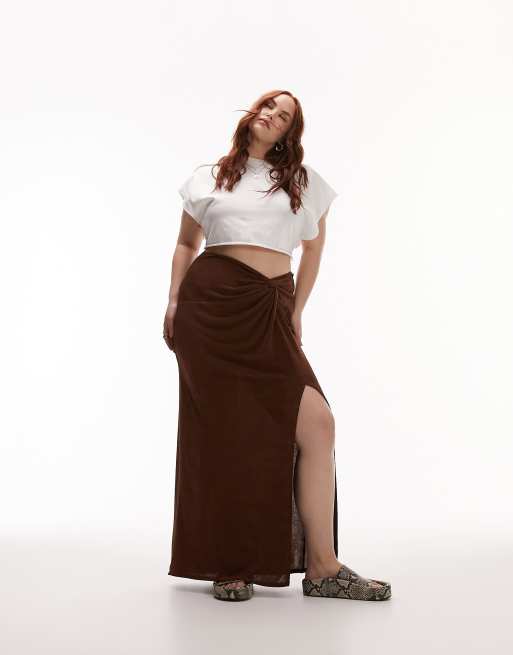 Topshop Curve - Soepelvallende maxi rok met gedraaide voorkant in chocoladebruin