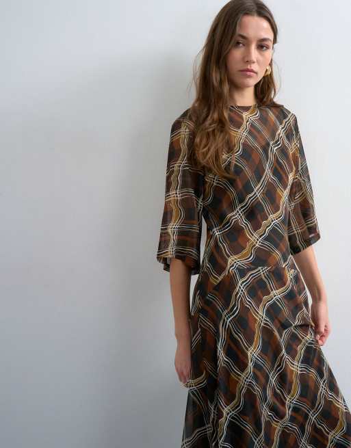 Topshop curved waistband chiffon T-shirt maxi dress in brown warped check  print | ASOS
