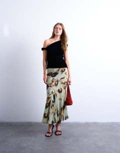 Cut about midi skirt in green blur floral