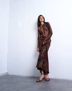 Model wearing Cutwork lace insert long sleeve maxi dress in chocolate