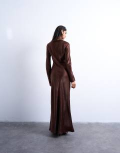 Model wearing Cutwork lace insert long sleeve maxi dress in chocolate