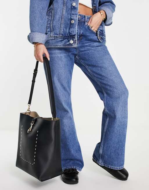 Topshop – Czarna miękka torebka na ramię z poliuretanu z karabińczykiem