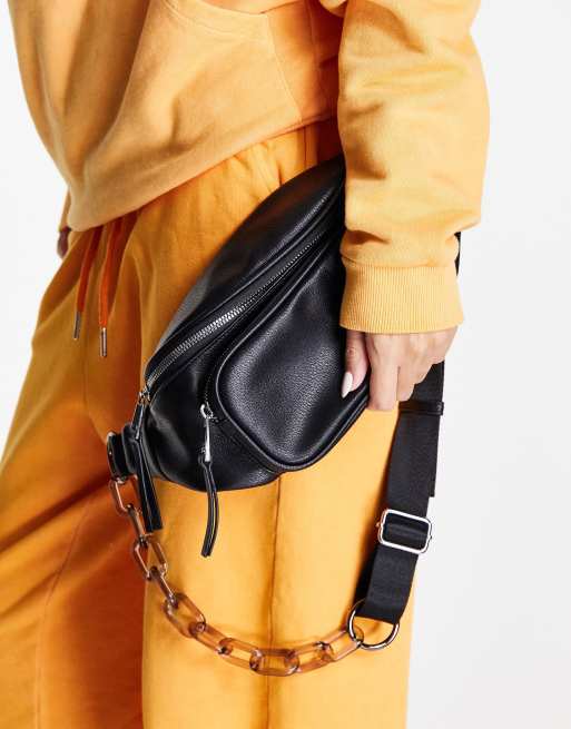 Topshop – Czarna poliuretanowa nerka z łańcuszkiem, 4 z 4