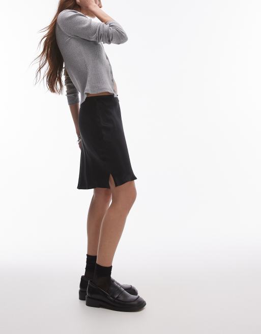 Topshop – Czarna satynowa spódnica mini ze skosu, 2 z 5