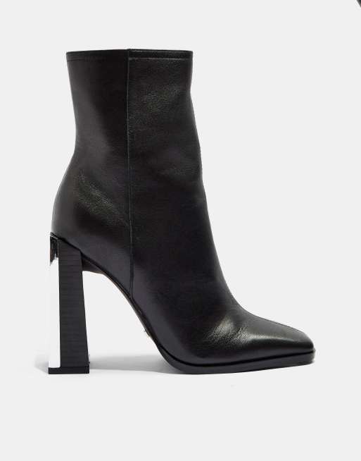 Topshop – Czarne dopasowane botki na obcasie