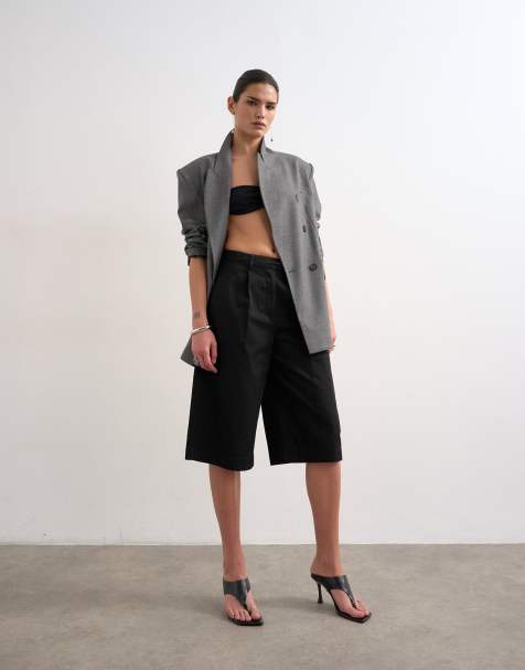 Topshop – Czarne szorty bojówki o wydłużonym fasonie - view 1