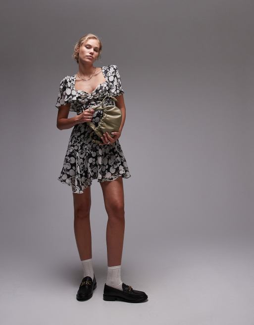 Topshop – Czarno-biała sukienka mini w kwiatowy wzór ze skręconym przodem
