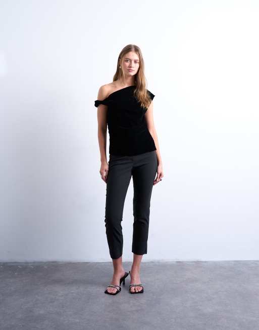 Topshop – Czarny aksamitny top ze skręconym ramiączkiem, 2 z 4