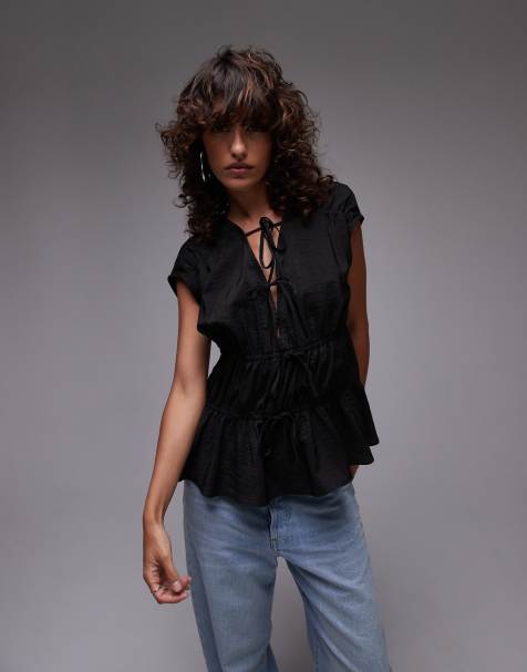 Topshop – Czarny marszczony top bez rękawów z wiązaniem z przodu - view 1