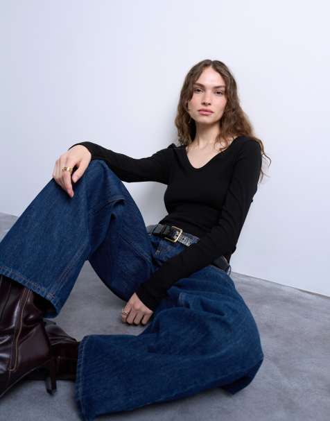 Topshop – Czarny prążkowany top z dekoltem w szpic, długimi rękawami i zaokrąglonym dołem - view 1