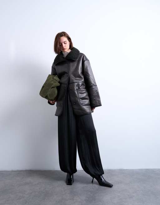Topshop – Czarny, średniej długości płaszcz oversize ze sztucznego kożuszka z naszytymi kieszeniami