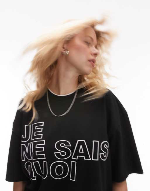 Topshop – Czarny T-shirt oversize z grafiką z napisem „Je Ne Sais Quoi”