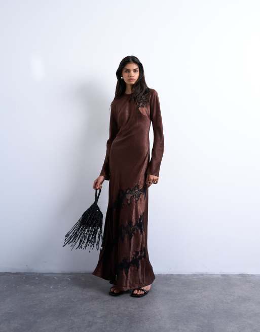 Topshop – Czekoladowa sukienka maxi z długimi rękawami i wstawkami z ażurowej koronki