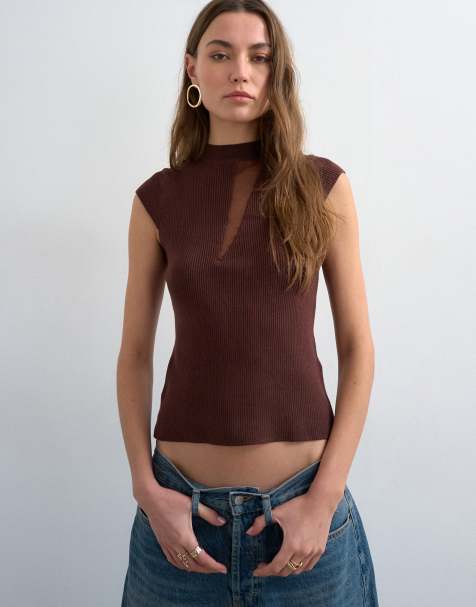 Topshop – Czekoladowobrązowy dzianinowy top ze skośnymi rękawkami i prześwitującymi wstawkami - view 1
