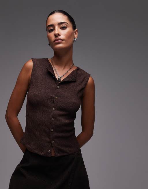 Topshop – Czekoladowobrązowy gnieciony top bez rękawów zapinany na guziki