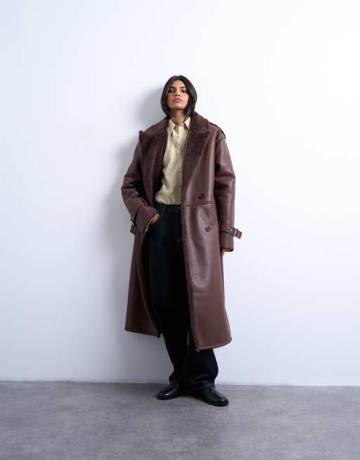Topshop – Czekoladowy płaszcz typu pilotka o wydłużonym fasonie oversize z kożuszkiem