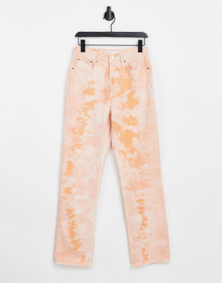 Topshop - Dad-Jeans mit Batikmuster in Orange