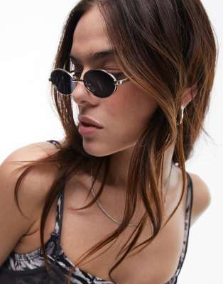 Topshop - Daff - Schmale, ovale Sonnenbrille in Gold-Goldfarben