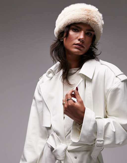 Topshop – Daisy – Czapka dokerka wykończona sztucznym futrem w kolorze złamanej bieli