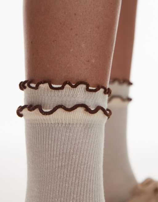 Topshop – Daphne – Beige strumpor med dubbla volanger och bruna detaljer, 2 av 3