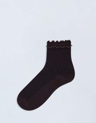 Topshop - Daphne - Socken in Schokobraun mit doppelten Rüschen-Brown
